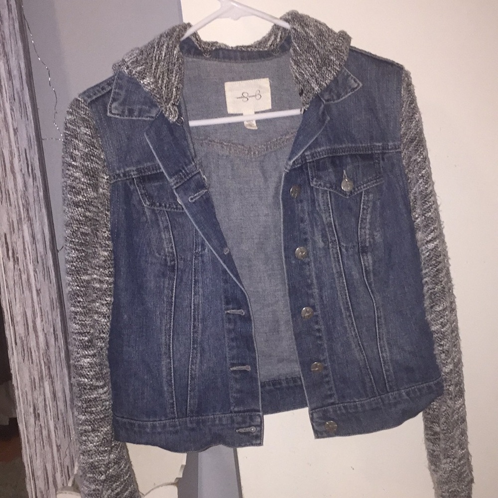 Cropped sweatshirt sleeve jean jacket